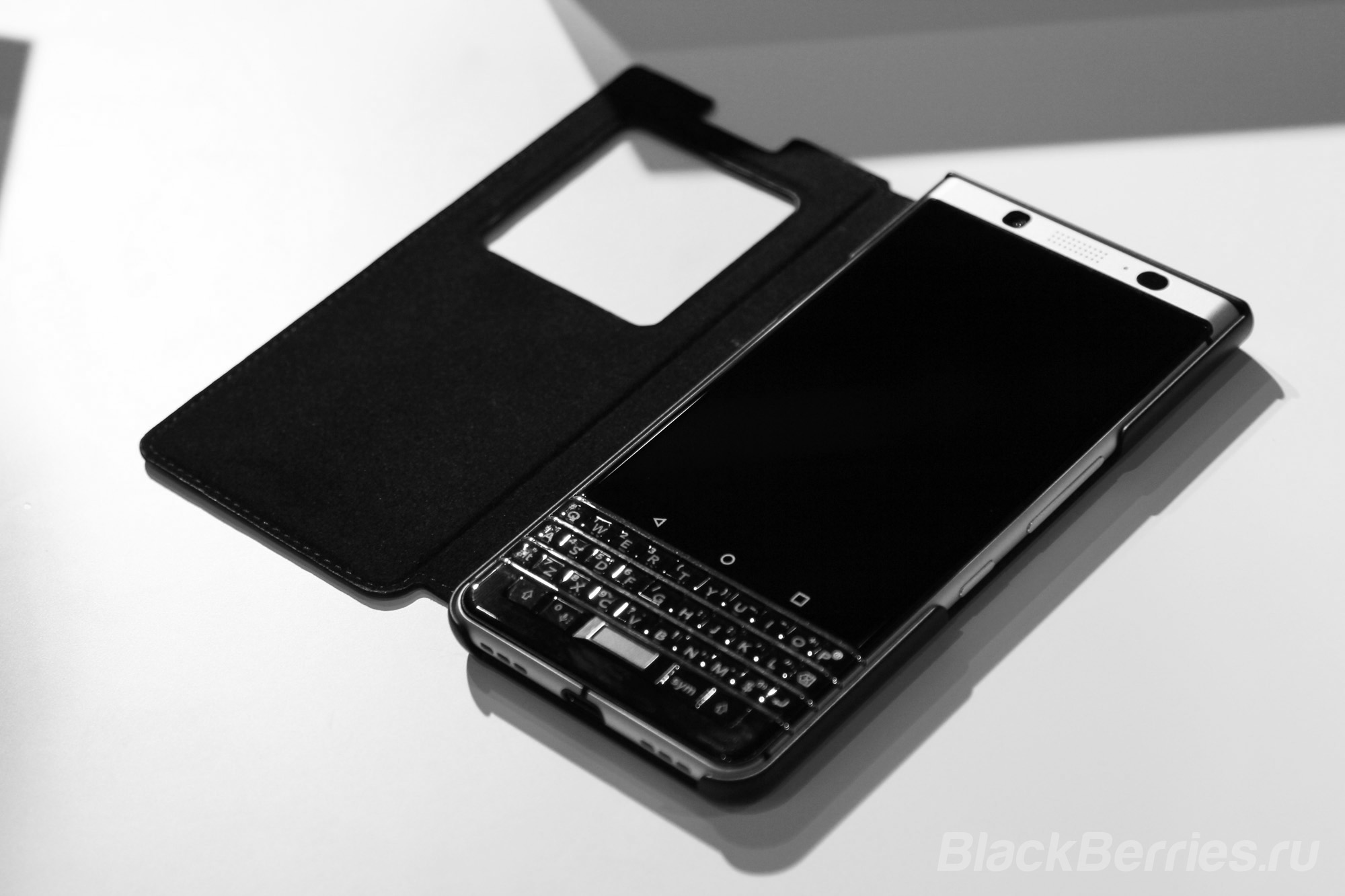 BlackBerry-KEYone-case-08